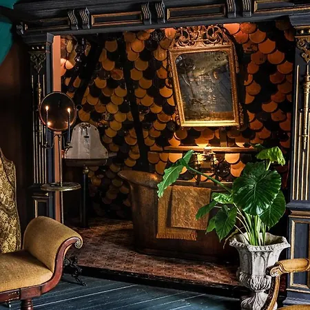 Private And Chique Salon De Franz - With Large Terrace 住宿加早餐酒店