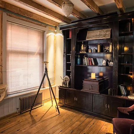 Private And Chique Salon De Franz Amsterdam